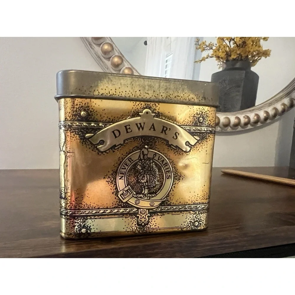 Vintage Dewar's White Label Highlander Scotch Whisky Advertising Tin Gold Box‎